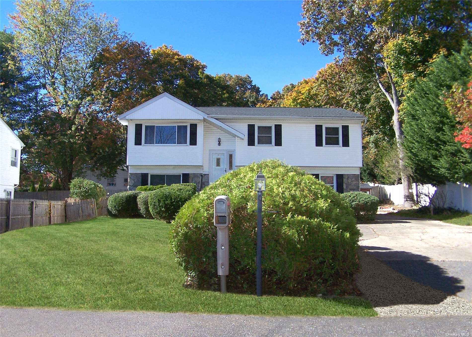 138 Park Avenue, Ronkonkoma, New York image 1