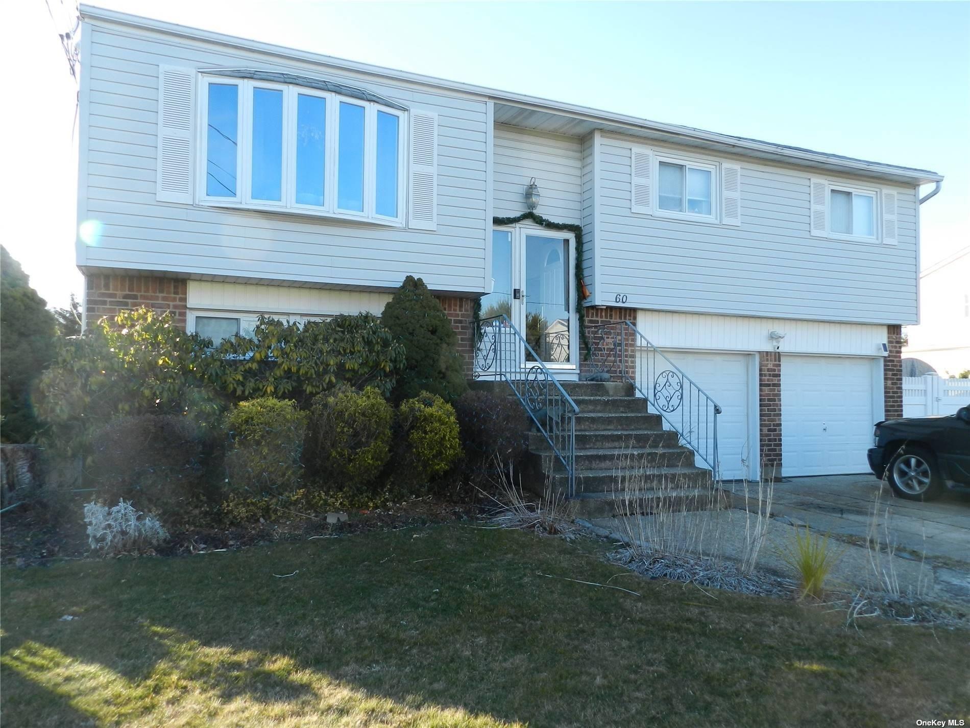 View West Islip, NY 11795 house
