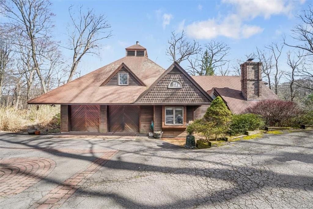 Property for Sale at 1 Lookout Road, Tuxedo Park, New York - Bedrooms: 4 
Bathrooms: 3 
Rooms: 9  - $1,295,000