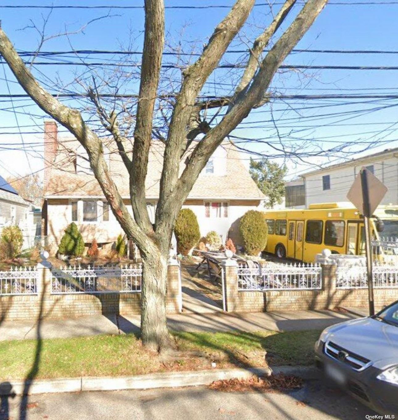 Rental Property at 25519 148th Avenue 2, Rosedale, Queens, NY - Bedrooms: 2 
Bathrooms: 1 
Rooms: 5  - $3,027 MO.