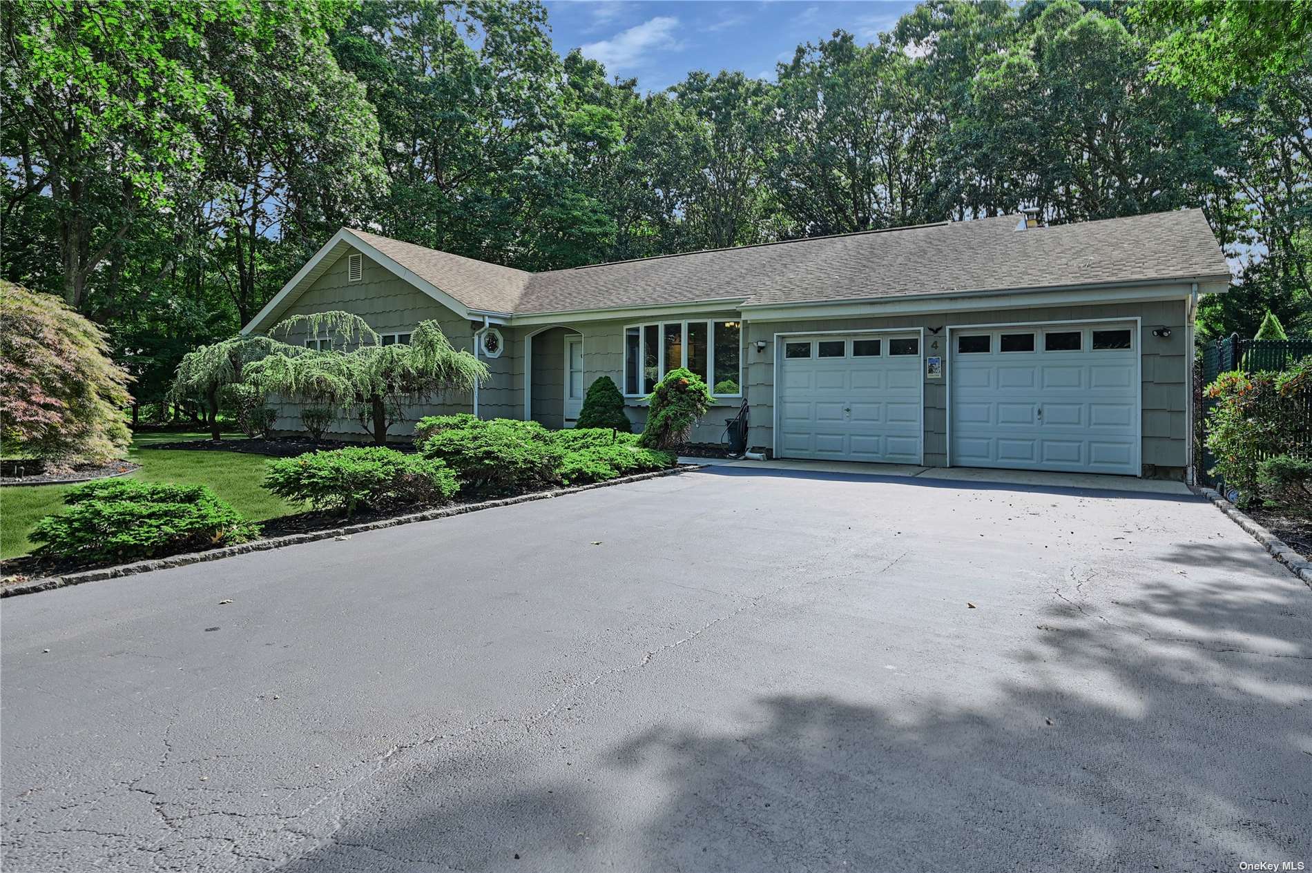 4 Jodi Drive, Manorville, New York image 2