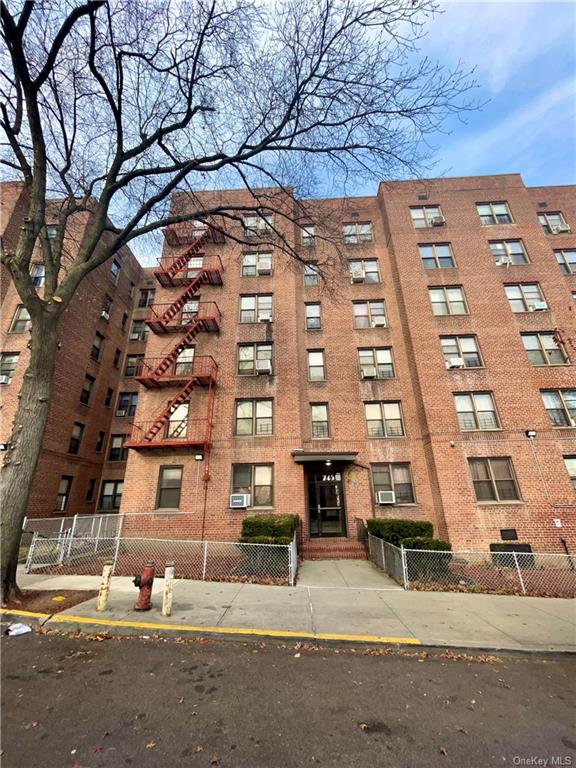 Property for Sale at 745 E 231 Street 4 A, Bronx, New York - Bedrooms: 1 
Bathrooms: 1 
Rooms: 4  - $130,000