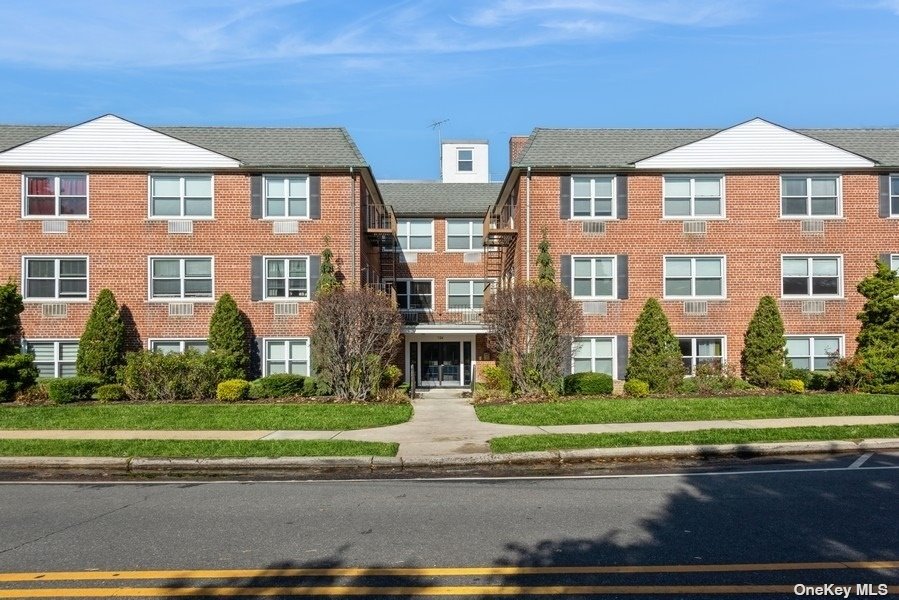 124 S Park Avenue #3M, Rockville Centre, New York image 3