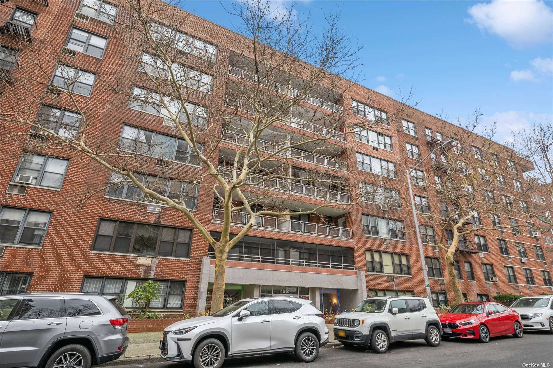 10850 62 Drive 4F, Forest Hills, Queens, NY - 2 Bedrooms  
1 Bathrooms  
5 Rooms - 