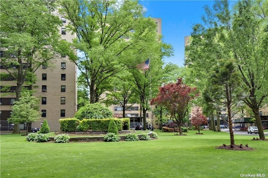 5 Fordham Oval 11H, Bronx, New York - 1 Bedrooms  
1 Bathrooms  
4 Rooms - 