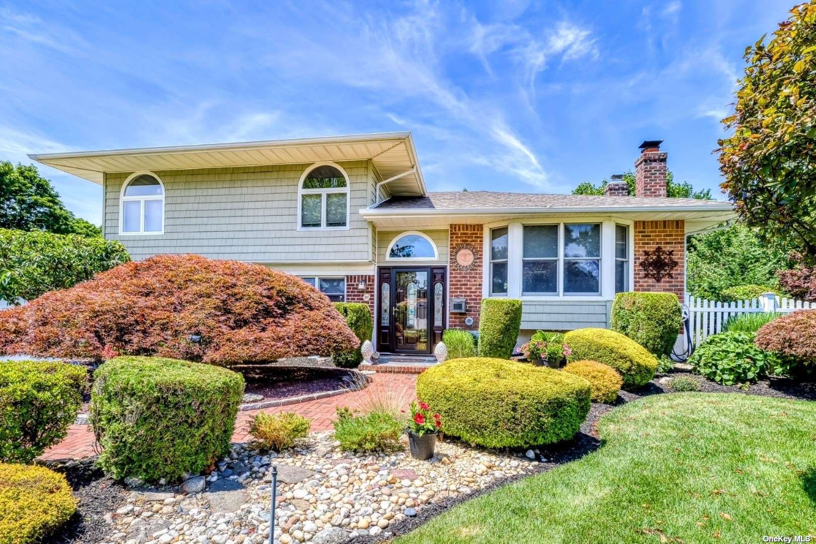 20 Terry Lane, Commack, Hamptons, NY - 3 Bedrooms  
3 Bathrooms - 