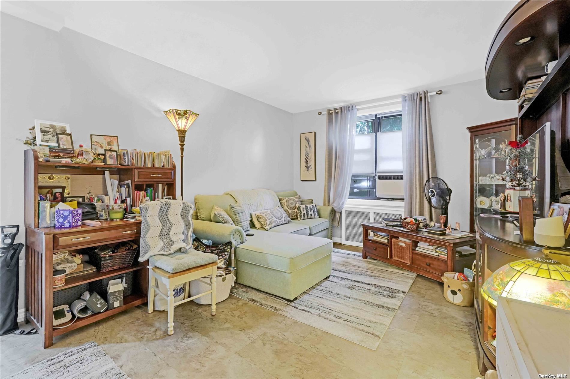 141Th Street 1B, Flushing, Queens, NY - 2 Bedrooms  
1 Bathrooms  
5 Rooms - 