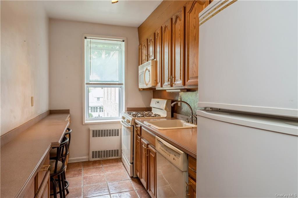 Photo 12 of 25 of 101 Old Mamaroneck Road 3A1 co-op property