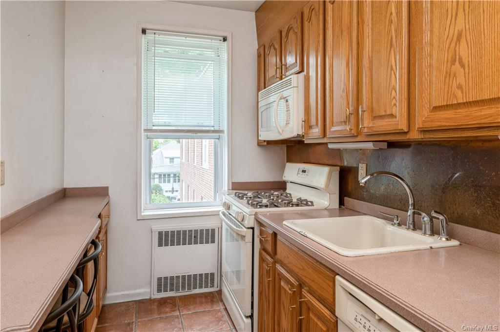 Photo 11 of 25 of 101 Old Mamaroneck Road 3A1 co-op property