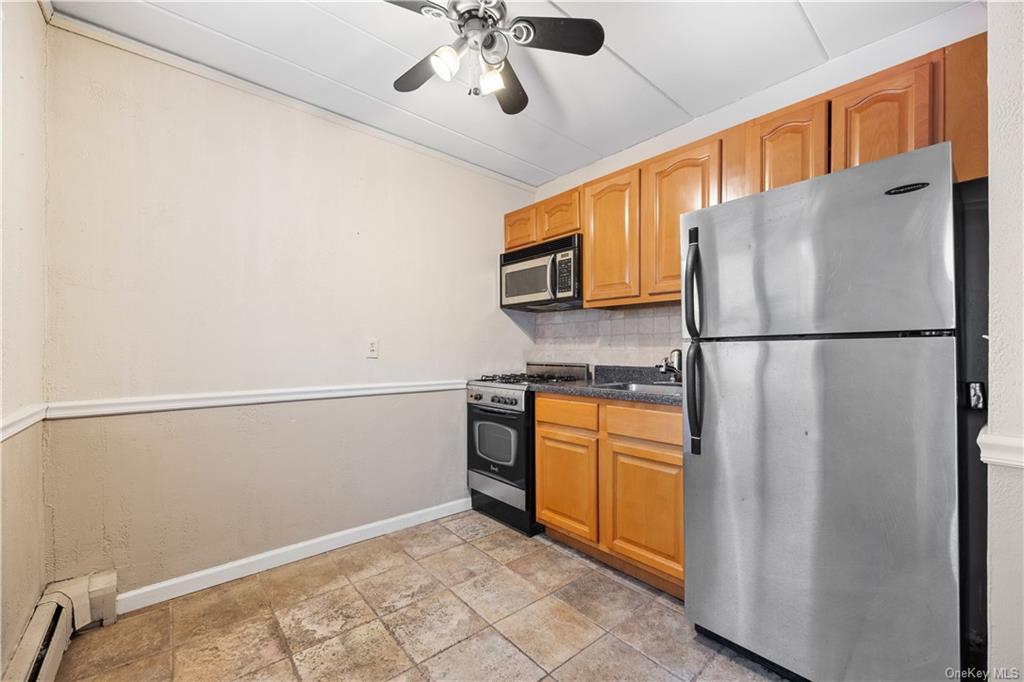 2035 Central Avenue 3M, Yonkers, New York - 1 Bathrooms  
3 Rooms - 