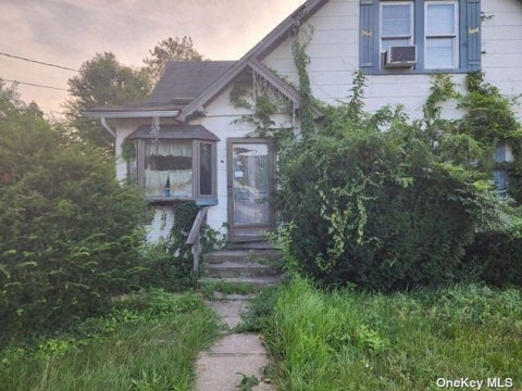 Homes For Sale - 147 S 6th Street<br/> Lindenhurst, NY 11757