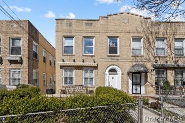 Rental Property at 14 Van Corlear Place 2 Floor, Bronx, New York - Bedrooms: 3 
Bathrooms: 2 
Rooms: 7  - $3,500 MO.