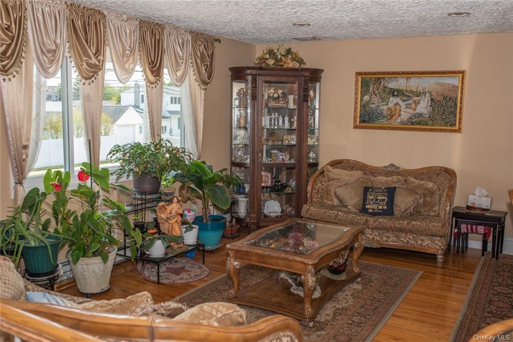 Photo 8 of 26 of 423 S Delaware Avenue house