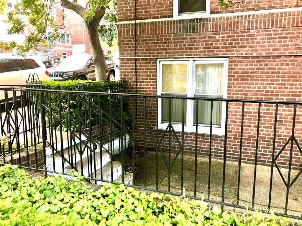 Property for Sale at 205 E 238th Street 1J, Bronx, New York - Bedrooms: 1 
Bathrooms: 1 
Rooms: 4  - $154,000