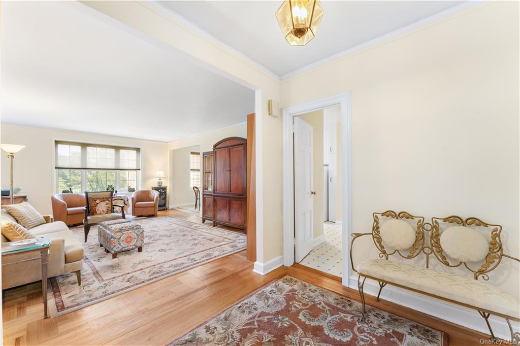 7 Midland Gardens #4M, Bronxville, New York image 3