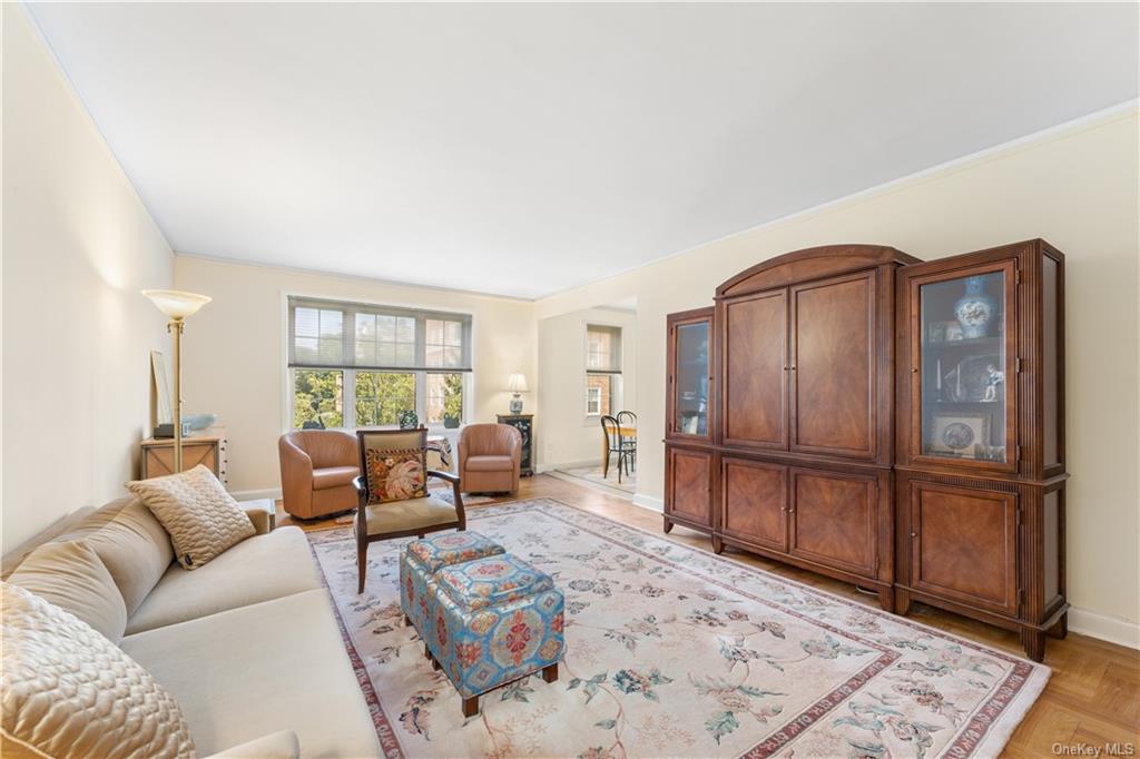 7 Midland Gardens #4M, Bronxville, New York image 4