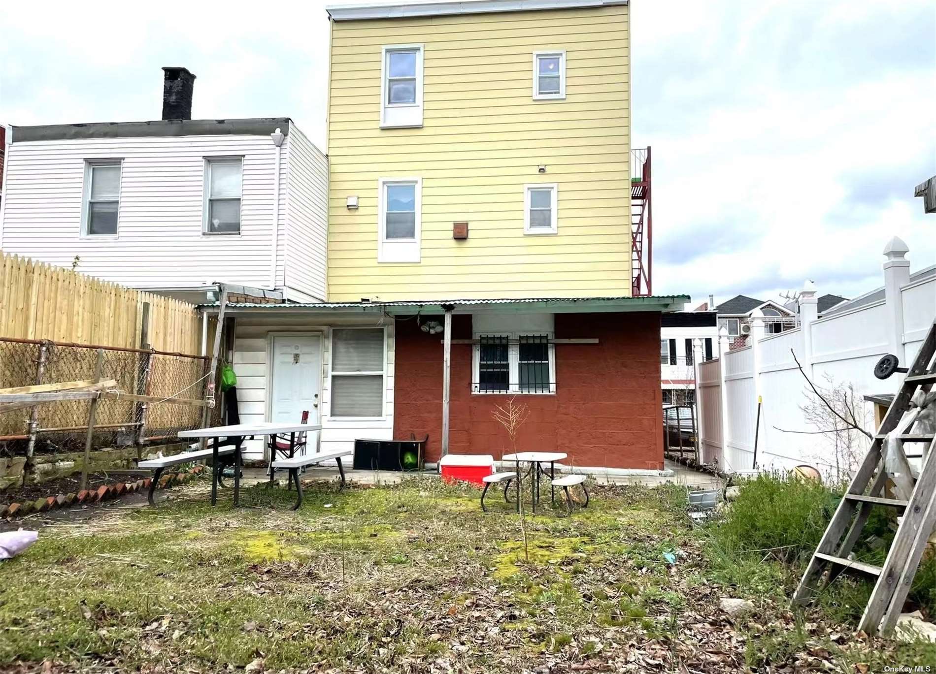 37-43 58th St