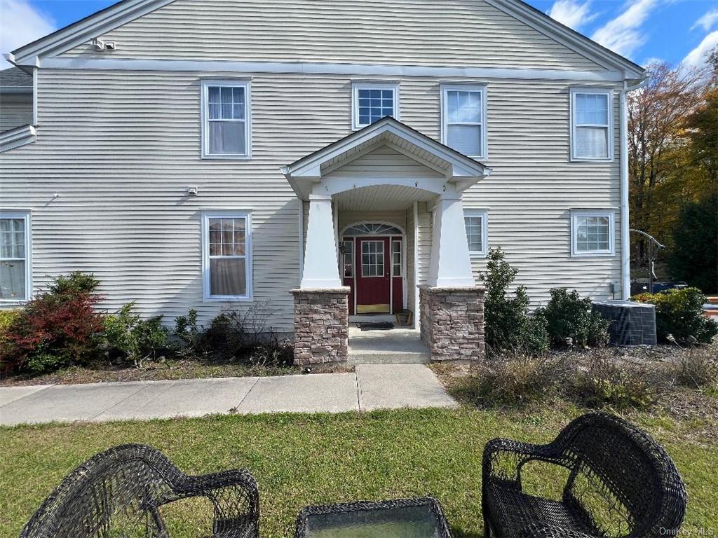 Property for Sale at 20 Avoncroft Lane, Middletown, New York - Bedrooms: 3 
Bathrooms: 3 
Rooms: 8  - $490,000