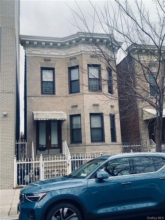Property for Sale at 1950 Benedict Avenue, Bronx, New York - Bedrooms: 10 
Bathrooms: 4.5  - $1,300,000