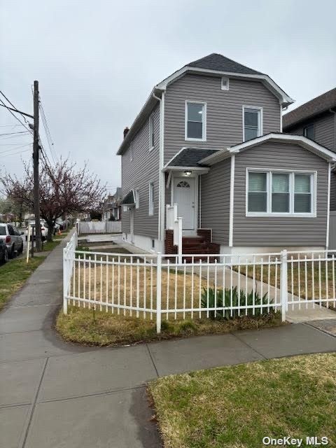 21811 119th Avenue, Cambria Heights, Queens, NY - 4 Bedrooms  
3 Bathrooms  
8 Rooms - 