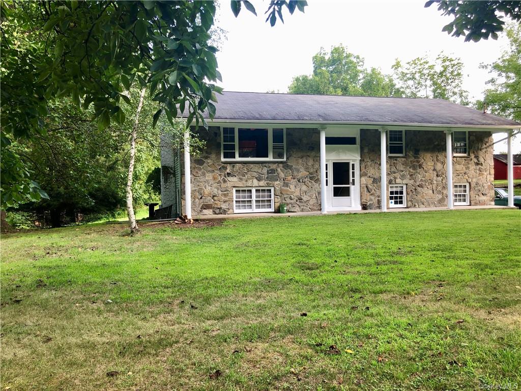 236 Creek Road, Poughkeepsie, New York - 3 Bedrooms  
2 Bathrooms  
5 Rooms - 