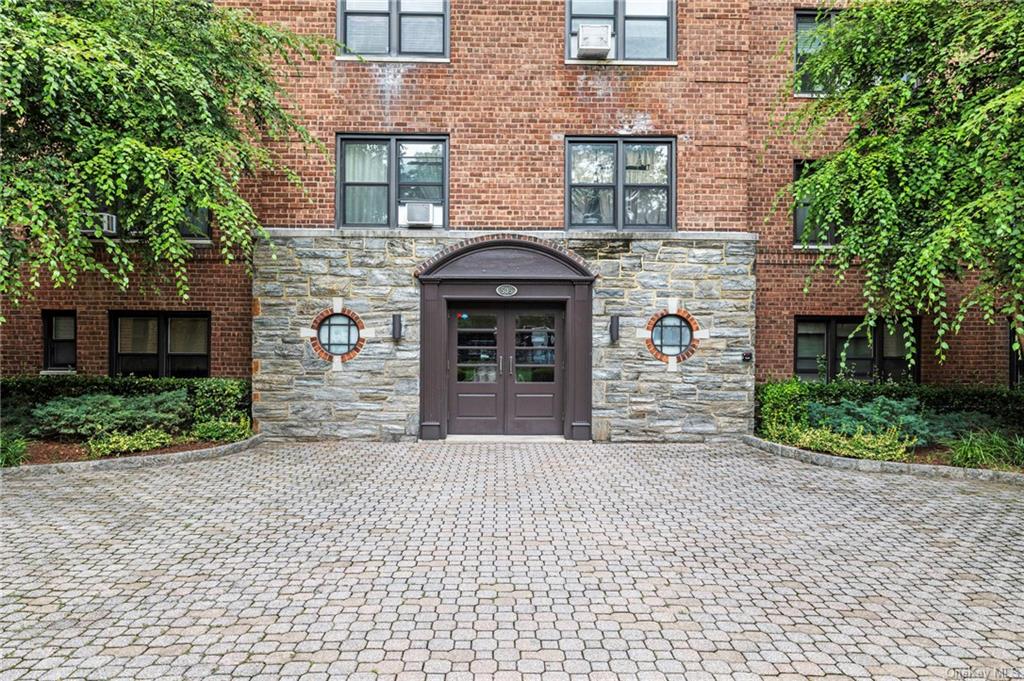 505 E Lincoln Avenue #210, Mount Vernon, New York image 2