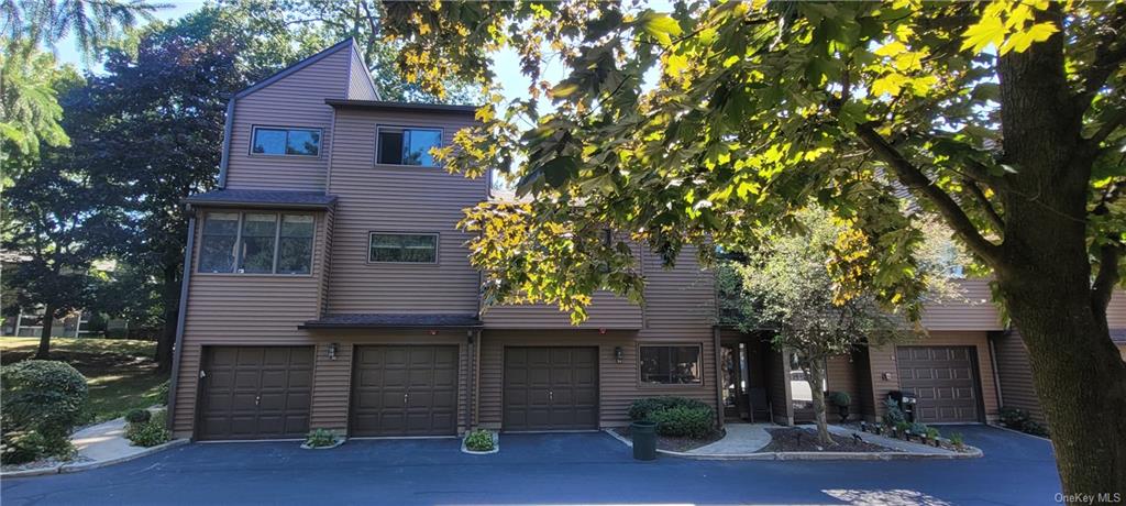 36 Tulip Court, Nanuet, New York image 2