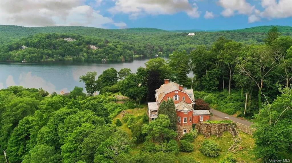 Property for Sale at 74 Tower Hill Loop, Tuxedo Park, New York - Bedrooms: 5 
Bathrooms: 6 
Rooms: 15  - $2,495,000