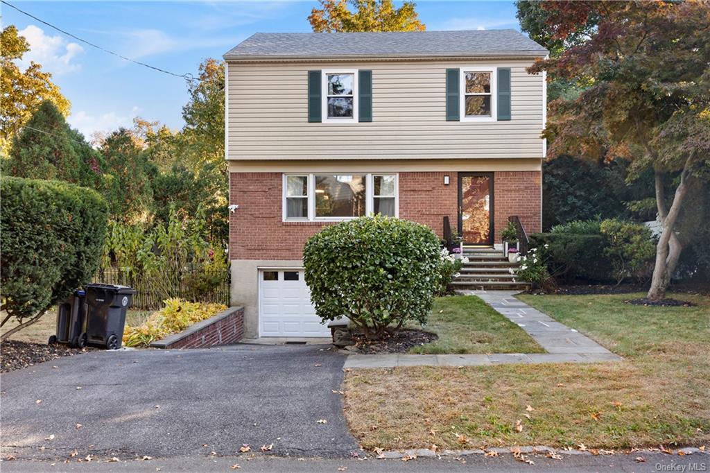 11 Holmes Avenue, Hartsdale, New York - 3 Bedrooms  
3 Bathrooms  
8 Rooms - 