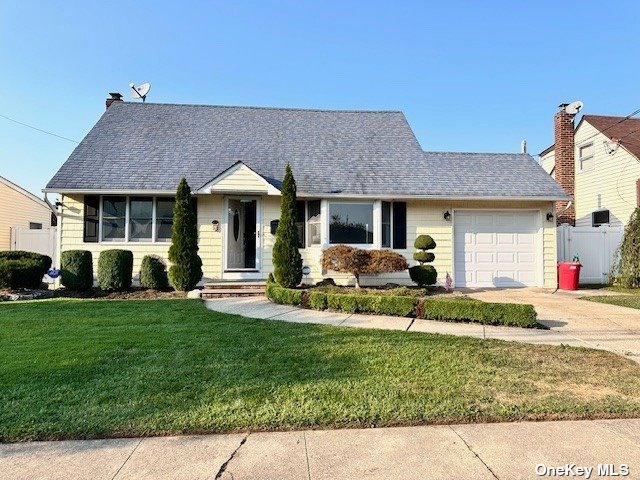 14 Moore Drive, Bethpage, New York image 1