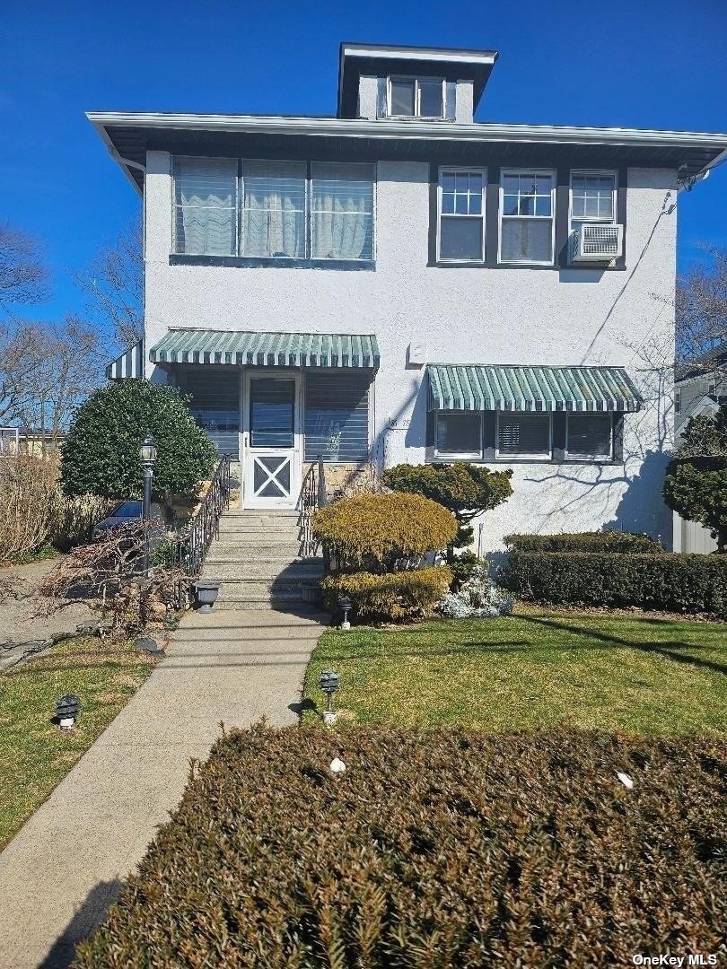 View Woodmere, NY 11598 multi-family property