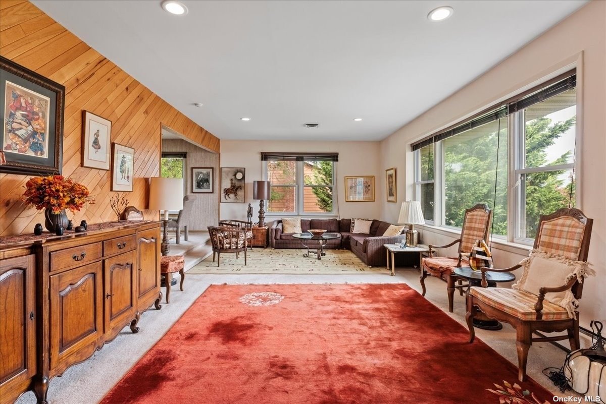 Lido Beach, New York 11561, United States, 6 Bedrooms Bedrooms, ,4 BathroomsBathrooms,Residential,Pending,87537