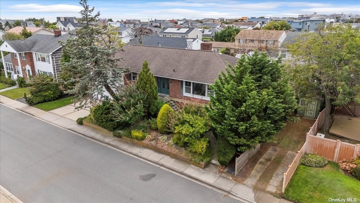 Lido Beach, New York 11561, United States, 6 Bedrooms Bedrooms, ,4 BathroomsBathrooms,Residential,Pending,87537