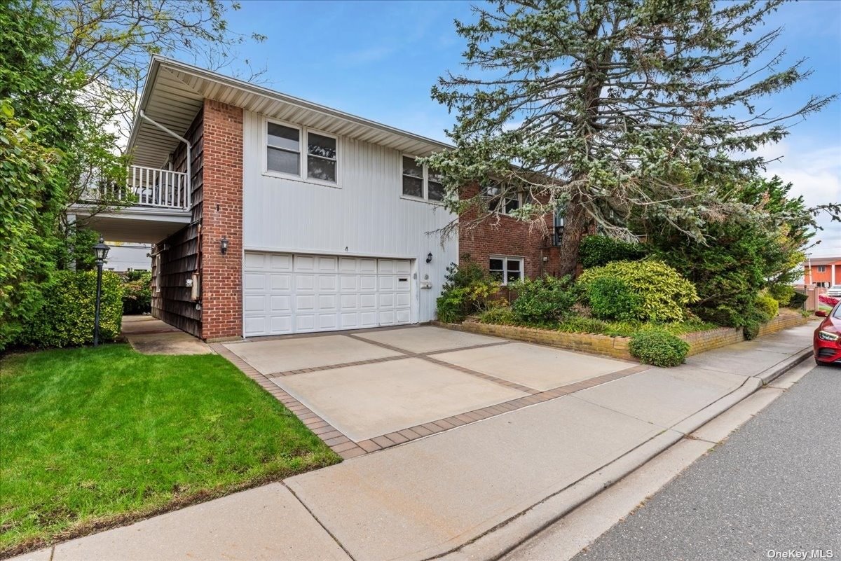 Lido Beach, New York 11561, United States, 6 Bedrooms Bedrooms, ,4 BathroomsBathrooms,Residential,Pending,87537