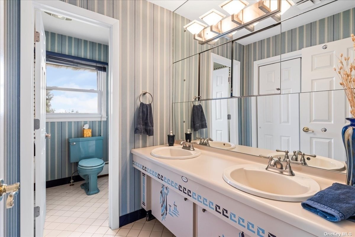 Lido Beach, New York 11561, United States, 6 Bedrooms Bedrooms, ,4 BathroomsBathrooms,Residential,Pending,87537