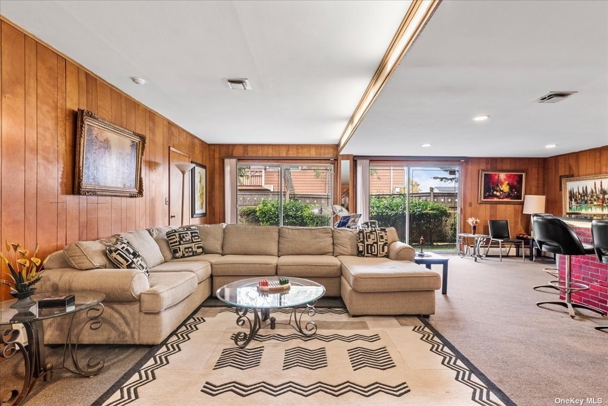 Lido Beach, New York 11561, United States, 6 Bedrooms Bedrooms, ,4 BathroomsBathrooms,Residential,Pending,87537