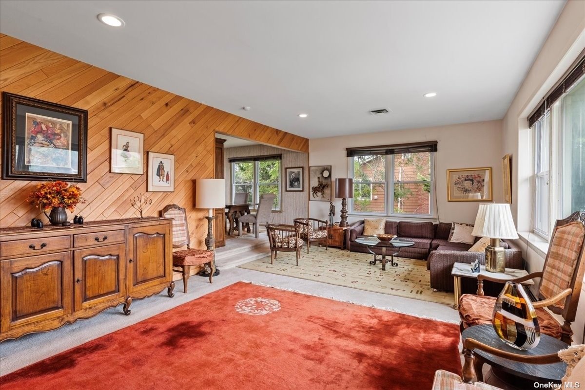 Lido Beach, New York 11561, United States, 6 Bedrooms Bedrooms, ,4 BathroomsBathrooms,Residential,Pending,87537