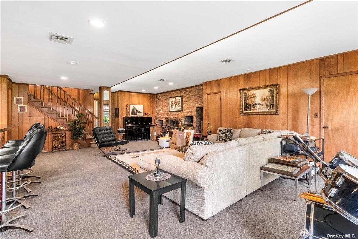 Lido Beach, New York 11561, United States, 6 Bedrooms Bedrooms, ,4 BathroomsBathrooms,Residential,Pending,87537