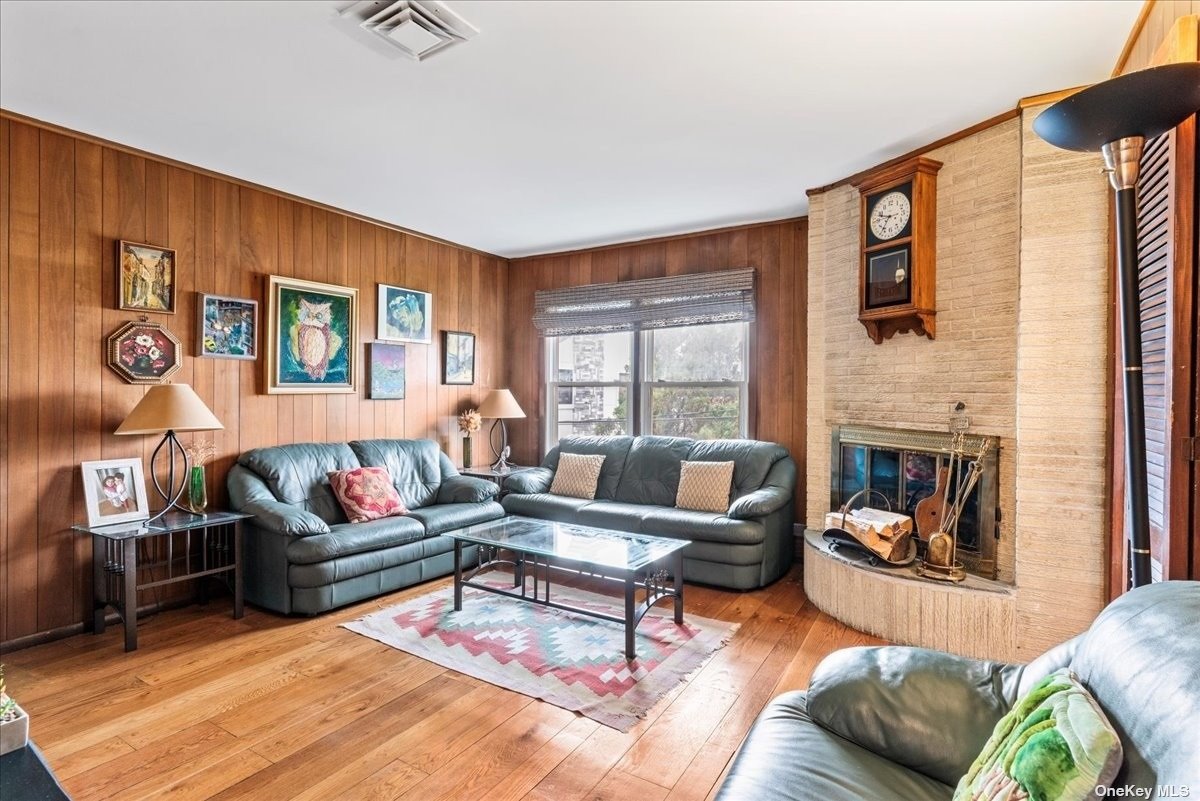 Lido Beach, New York 11561, United States, 6 Bedrooms Bedrooms, ,4 BathroomsBathrooms,Residential,Pending,87537