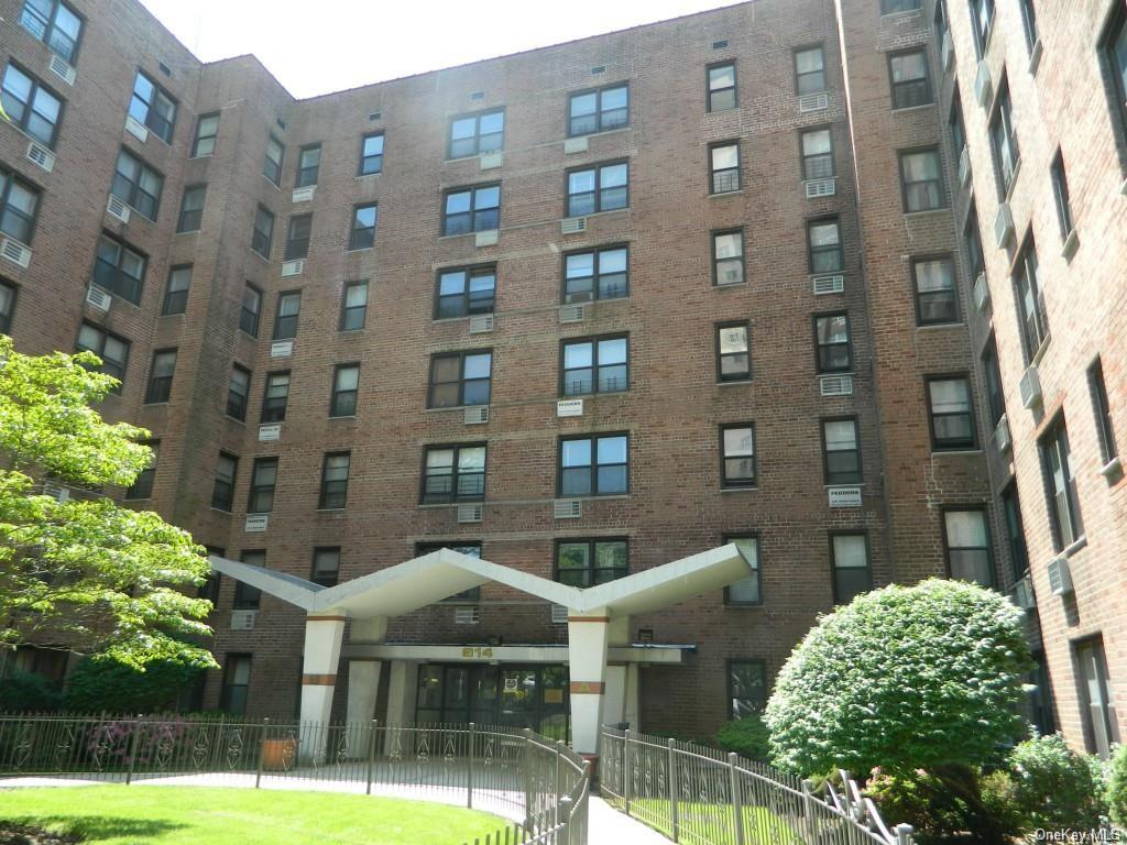 814 Tilden Street 1E, Bronx, New York - 1 Bedrooms  
1 Bathrooms  
3 Rooms - 