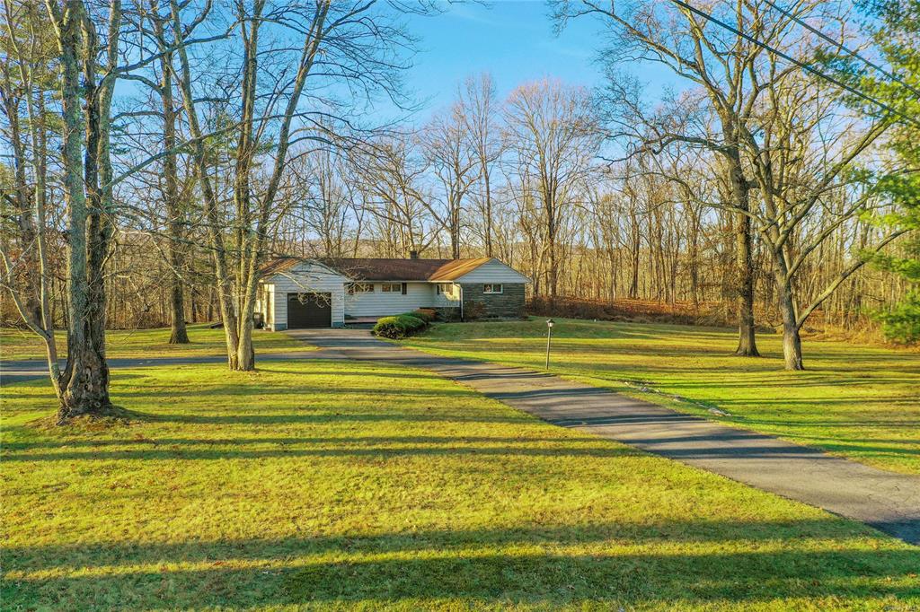 17 Cedar Ridge Road, New Paltz, New York - 3 Bedrooms  
2 Bathrooms  
7 Rooms - 