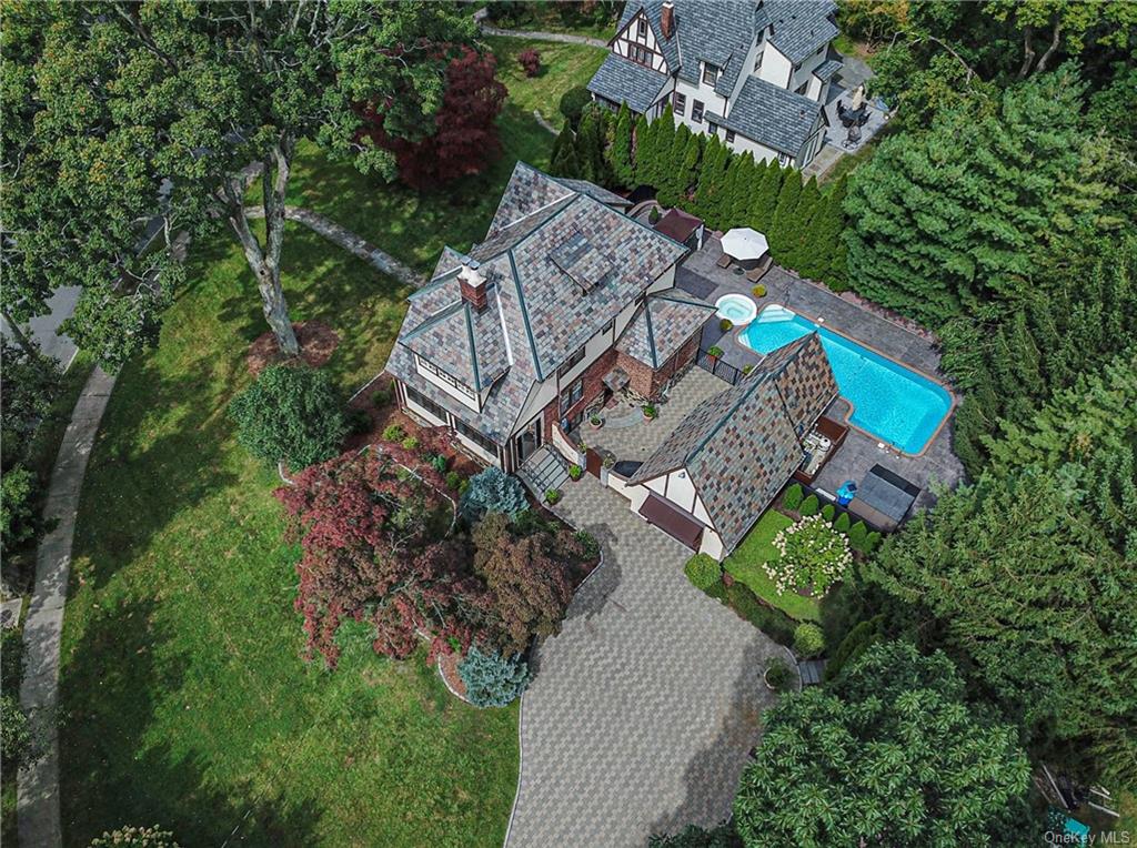 Property for Sale at 10 Browndale Place, Port Chester, New York - Bedrooms: 3 
Bathrooms: 3.5 
Rooms: 8  - $1,095,000