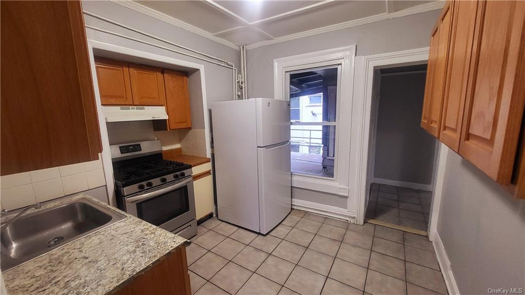 Rental Property at 60 Noxon St Apt 2 St, Poughkeepsie, New York - Bedrooms: 3 
Bathrooms: 1 
Rooms: 6  - $2,100 MO.