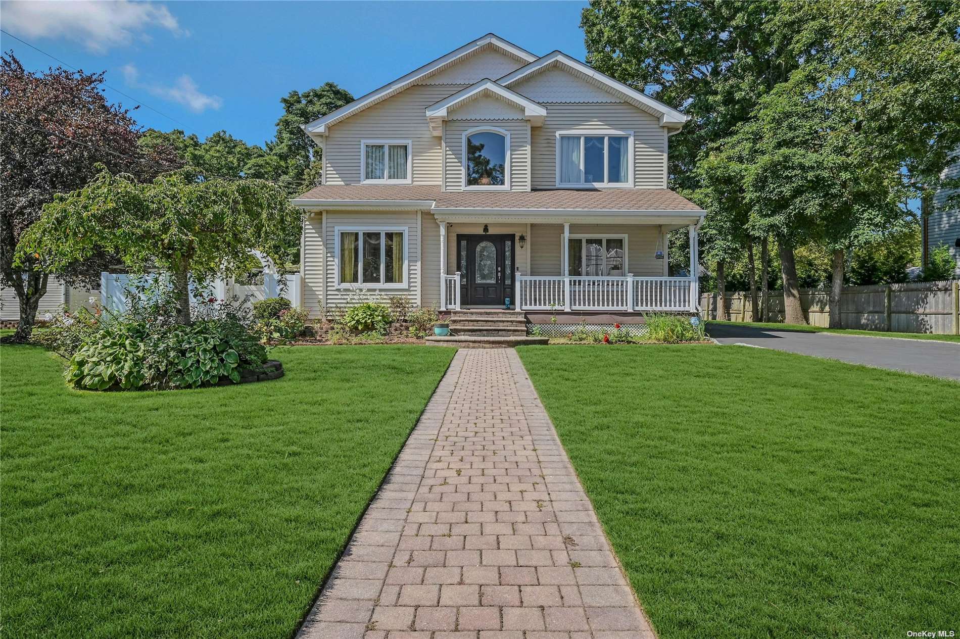 View Dix Hills, NY 11746 house