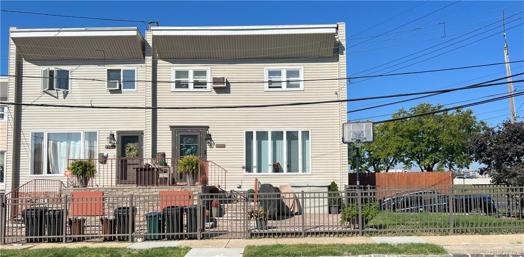Property for Sale at 3271 Hatting Place, Bronx, New York - Bedrooms: 3 
Bathrooms: 2 
Rooms: 6  - $690,000