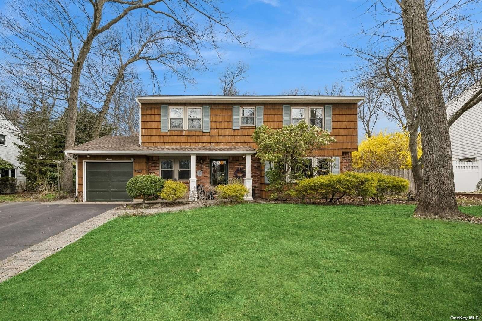 Property for Sale at 11 Cedarwood Lane, Commack, Hamptons, NY - Bedrooms: 4 
Bathrooms: 3  - $765,000