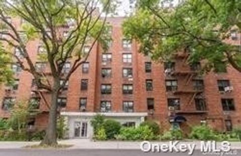 140-15 Holly Avenue Unit 4D, Flushing, NY 11355 - #: L3561060