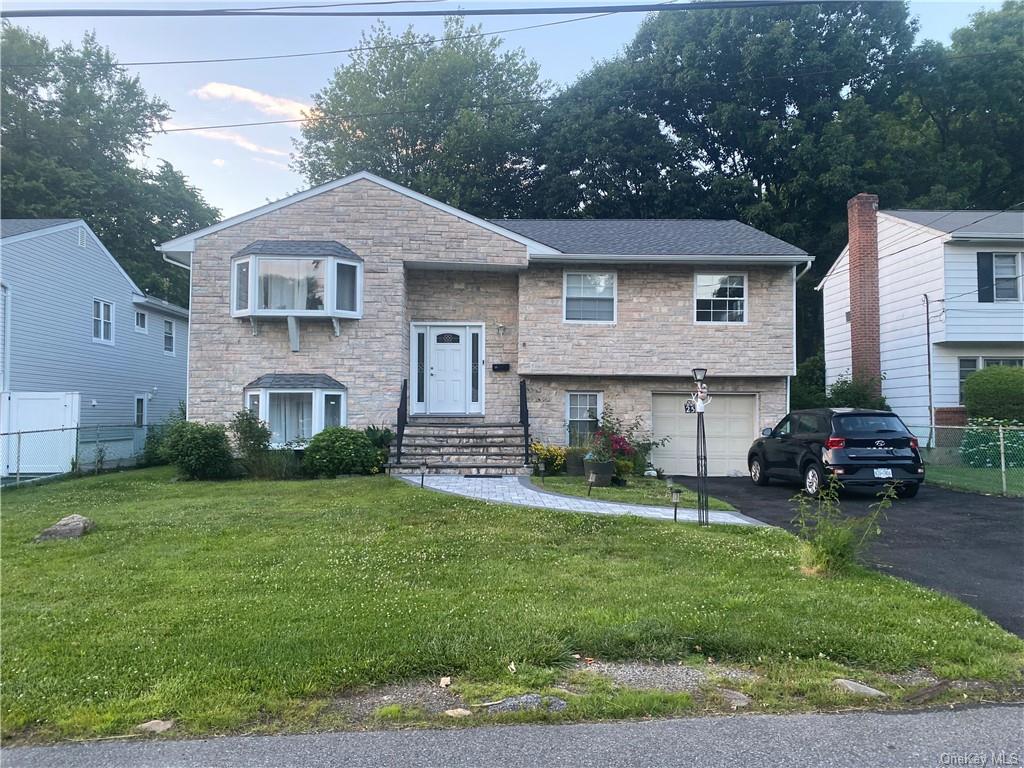 Photo 1 of 25 E Fort Hill Road, Yonkers, New York, $775,000, Web #: 6314554