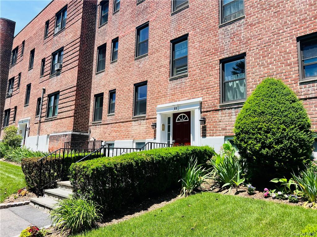 14 S Broadway 11-1A, Irvington, New York - 2 Bedrooms  
1 Bathrooms  
5 Rooms - 