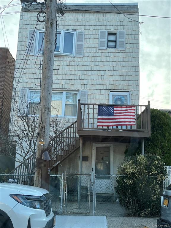 1569 Bogart Avenue, Bronx, New York - 5 Bedrooms  
2 Bathrooms - 